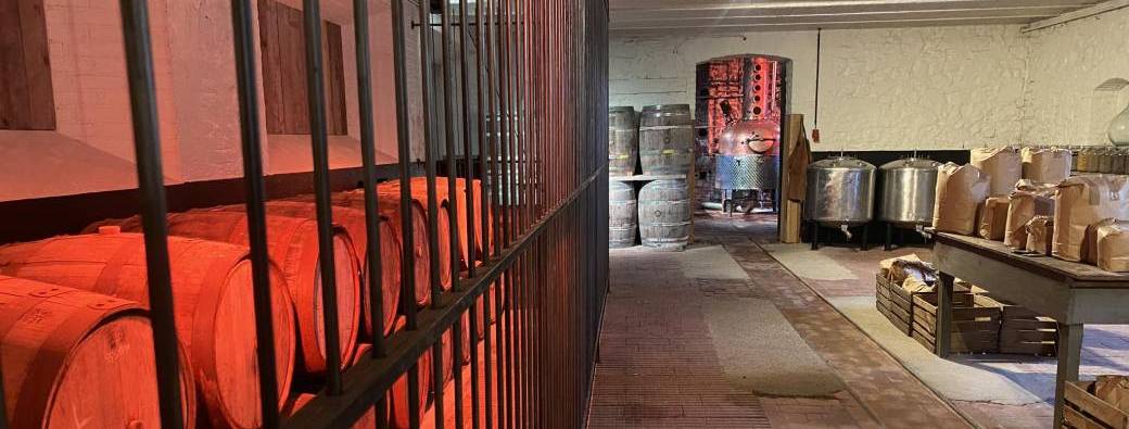 DISTILLERY & HERBALIST TOUR (FR / NL / UK) DISTILLERY & HERBALIST TOUR (FR / NL / UK)